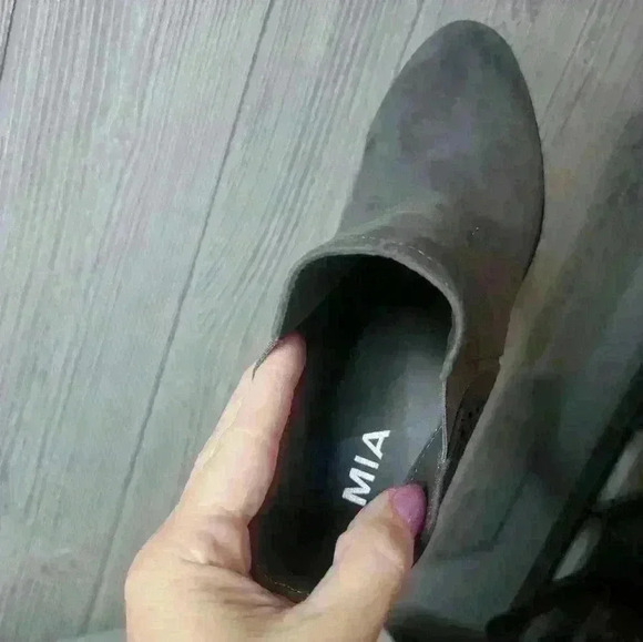 NWT Mia Gray suede ankle boots. Size 8.5 W - Picture 11 of 12